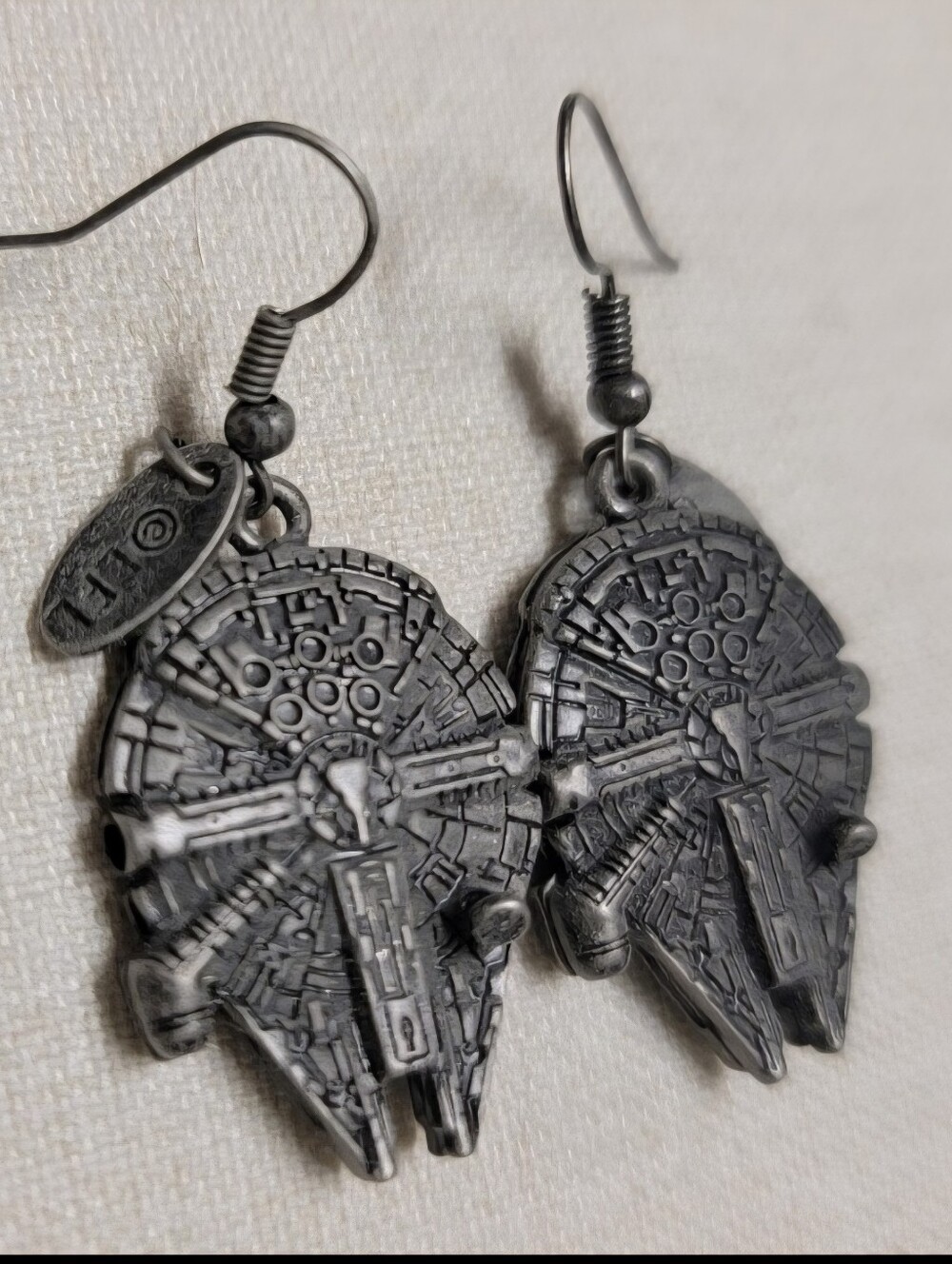 Star Wars Millennium Falcon Earrings – Burnished Silver – Pre‑Owned Sci‑Fi Dangl